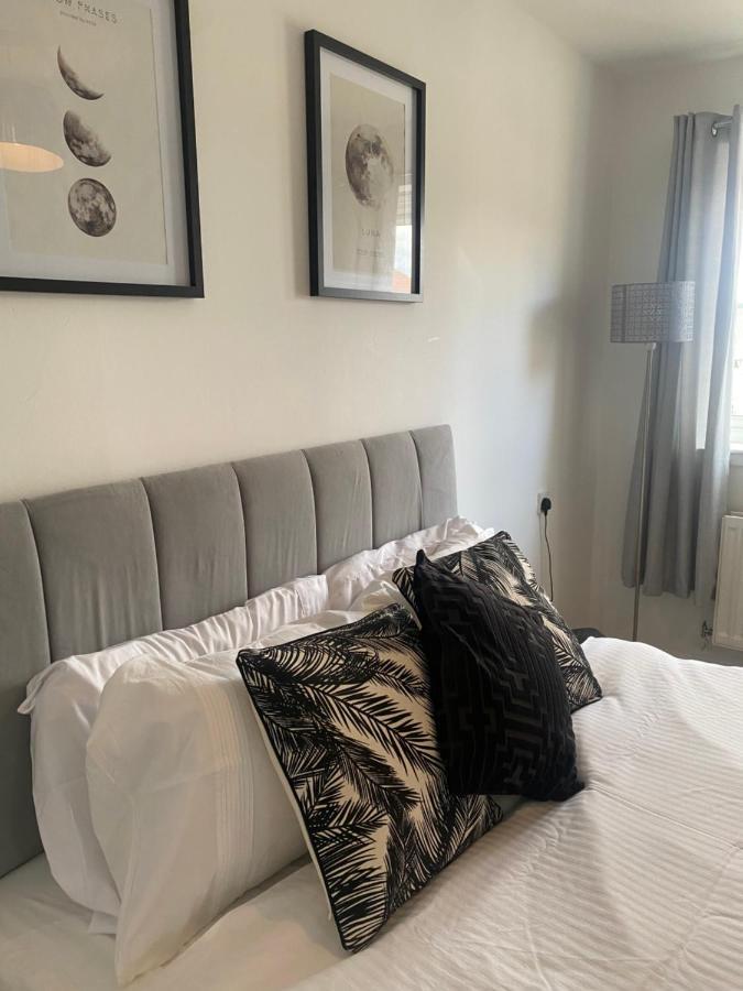 Inverness City Apartments - Modern & Bright Apartment Close To Raigmore Hospital & Shops Inshes エクステリア 写真